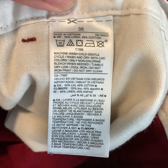 Maroon/Burgundy/Wine Men’s Old Navy Ultimate Slim Shorts Size 36 - Picture 3 of 4